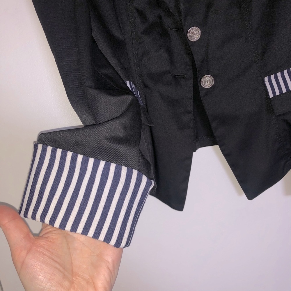 Blazer - Picture 3 of 5